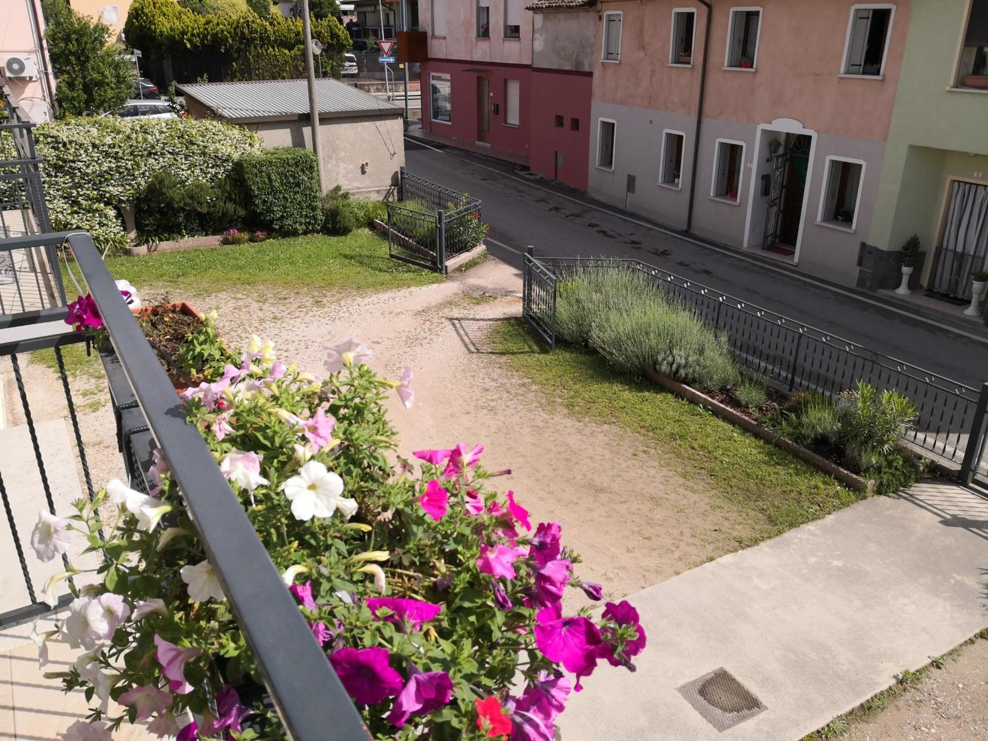 Appartamento Da Guido Borso del Grappa Exterior foto